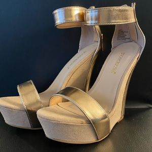 Stunning Rose Gold Wedges Size 5.5